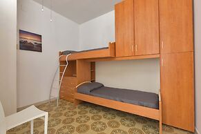 2689 Dalia House by Barbarhouse