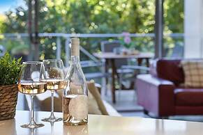 Top 1 Sunshine Beach Family Retreat