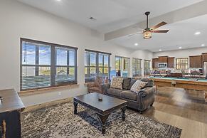 Lakefront Haven 9 Bedroom Home by RedAwning