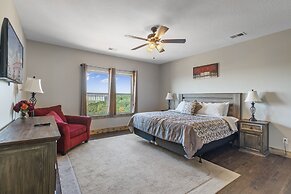 Lakefront Haven 9 Bedroom Home by RedAwning