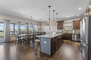 Lakefront Haven 9 Bedroom Home by RedAwning