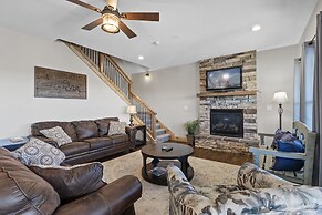 Lakefront Haven 9 Bedroom Home by RedAwning