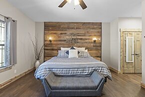 Lakefront Haven 9 Bedroom Home by RedAwning