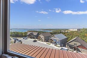 Lakefront Haven 9 Bedroom Home by RedAwning