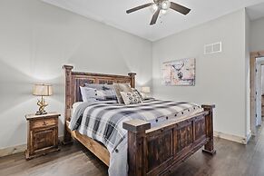 Lakefront Haven 9 Bedroom Home by RedAwning