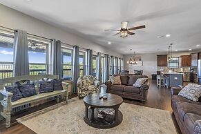 Lakefront Haven 9 Bedroom Home by RedAwning