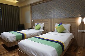 Treebo Classic Grande, Camp