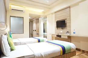 Treebo Classic Grande, Camp