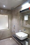 Treebo Classic Grande, Camp