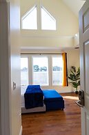 Yachtsman's Cove with 3-Levels