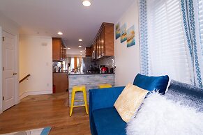 Yachtsman's Cove with 3-Levels