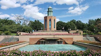 Yachtsman's Cove with 3-Levels