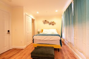 Yachtsman's Cove with 3-Levels