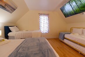 Yachtsman's Cove with 3-Levels