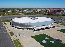 Yachtsman's Cove with 3-Levels