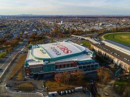 Yachtsman's Cove with 3-Levels