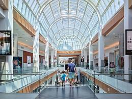 Yachtsman's Cove with 3-Levels