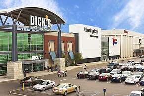 Yachtsman's Cove with 3-Levels