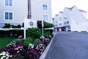 Yachtsman's Cove with 3-Levels