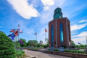 Yachtsman's Cove with 3-Levels