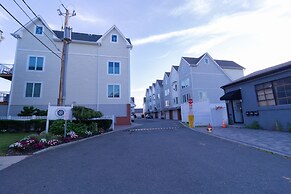 Yachtsman's Cove with 3-Levels