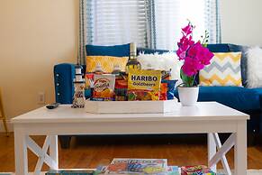 Yachtsman's Cove with 3-Levels