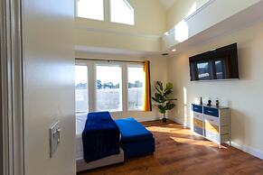 Yachtsman's Cove with 3-Levels