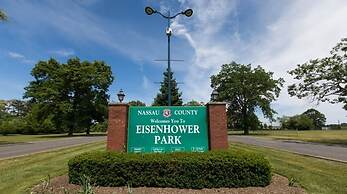 Yachtsman's Cove with 3-Levels