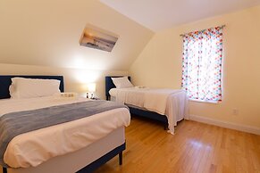 Yachtsman's Cove with 3-Levels