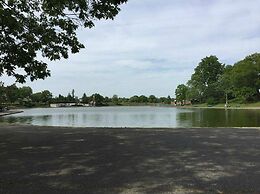 Yachtsman's Cove with 3-Levels