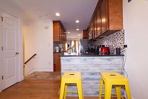 Yachtsman's Cove with 3-Levels