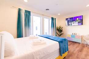 Yachtsman's Cove with 3-Levels