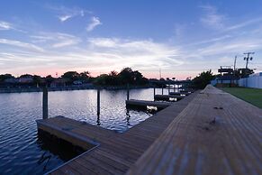 Yachtsman's Cove with 3-Levels