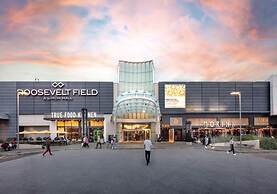 Yachtsman's Cove with 3-Levels