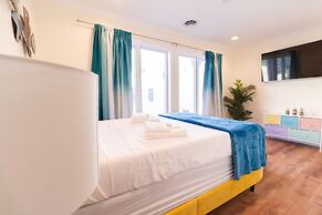 Yachtsman's Cove with 3-Levels