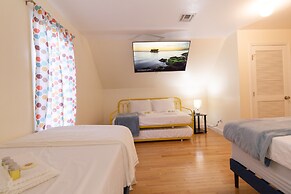 Yachtsman's Cove with 3-Levels