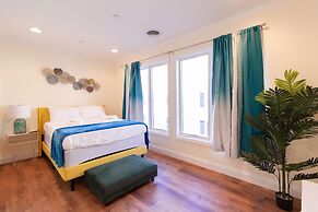 Yachtsman's Cove with 3-Levels