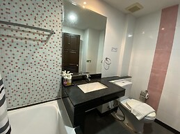 77 Patong Hotel & Spa