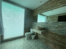 77 Patong Hotel & Spa