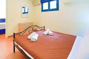 Tinas Apartment in Mparmpati