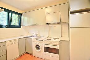 Tinas Apartment in Mparmpati