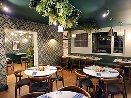 The Swan - A Colombo Edition Hotel