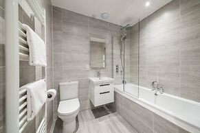 West Queen Street Apt - The Luxe Life