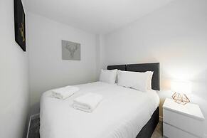 West Queen Street Apt - The Luxe Life