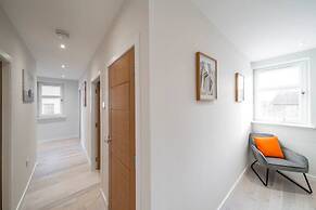 West Queen Street Apt - The Luxe Life