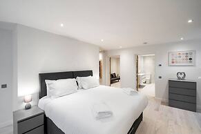 West Queen Street Apt - The Luxe Life