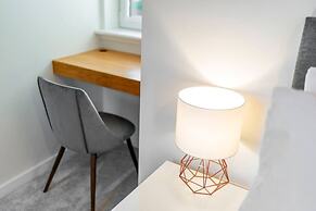 West Queen Street Apt - The Luxe Life
