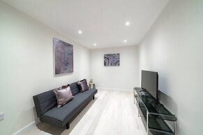 West Queen Street Apt - The Luxe Life