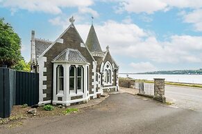 The Gate Lodge - Modern and Period Combined