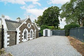 The Gate Lodge - Modern and Period Combined